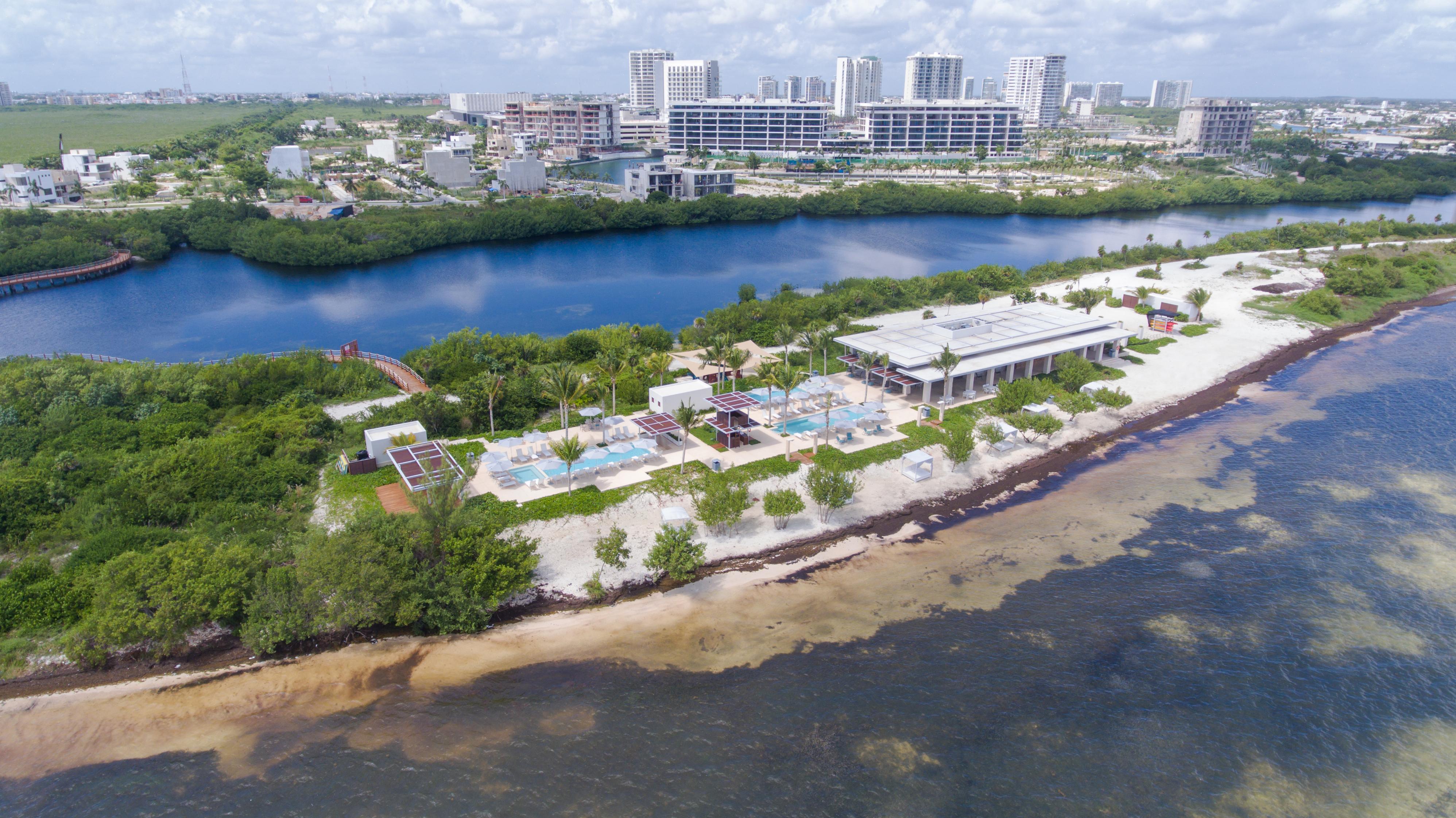 منتجع رينيسانس كانكون آند مارينا المظهر الخارجي الصورة Aerial view of the hotel