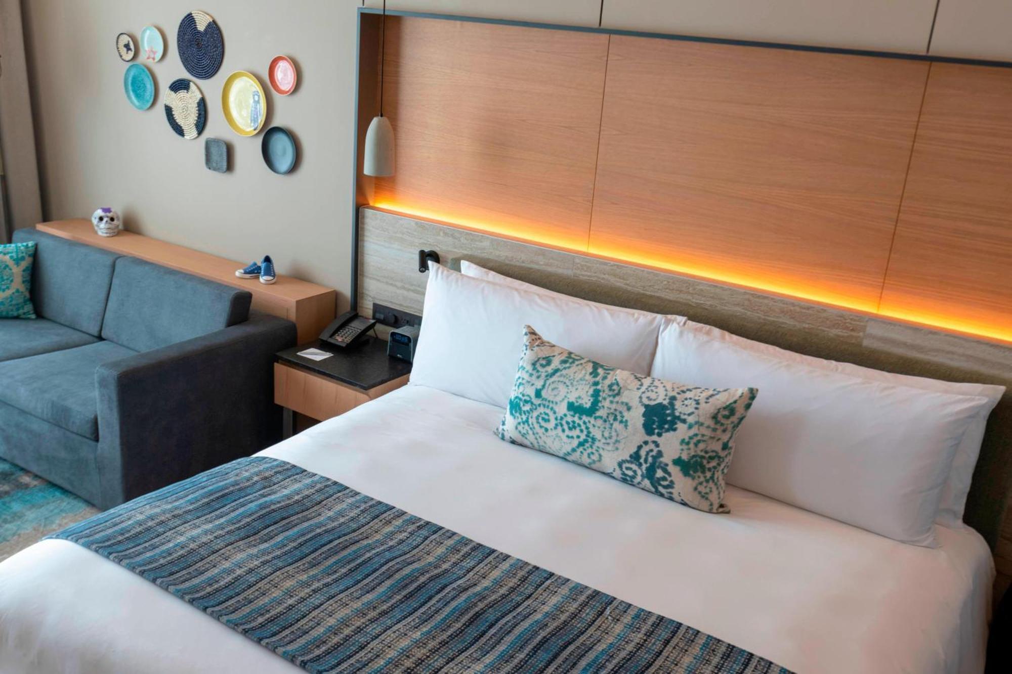 منتجع رينيسانس كانكون آند مارينا المظهر الخارجي الصورة A bedroom at the hotel