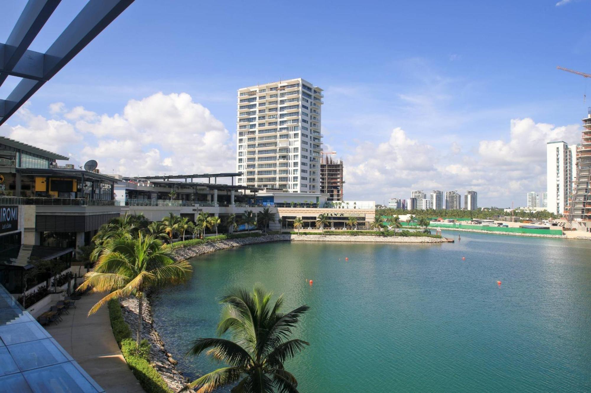 منتجع رينيسانس كانكون آند مارينا المظهر الخارجي الصورة View of the Marina
